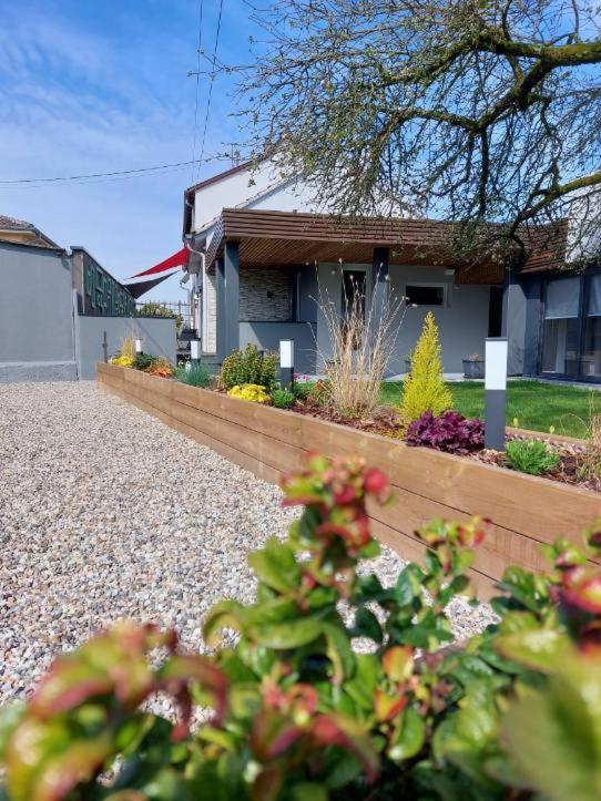 Gite Au Pommier Fleuri Et Son "Appart" Independant Drusenheim エクステリア 写真